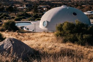 Moteris pati pasistatė neįprastą namą: jo viduje įrengė kai ką keisto