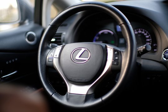 Vilniuje pavogtas automobilis „Lexus RX 450H“, Kaune vagių grobiu tapo „Toyota RAV4“ ir BMW