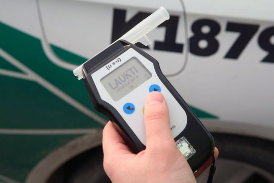 Kretingoje policijai įkliuvo neblaivus automobilį vairavęs pasienietis