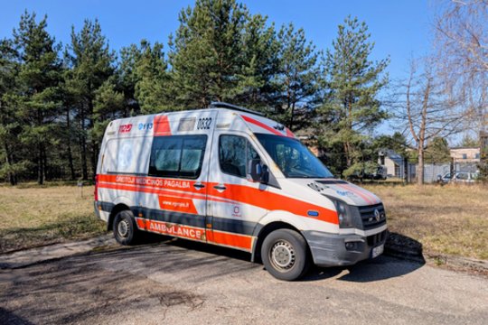 Greitoji medicinos pagalbos tarnyba perduoda Ukrainai 23 specializuotus automobilius