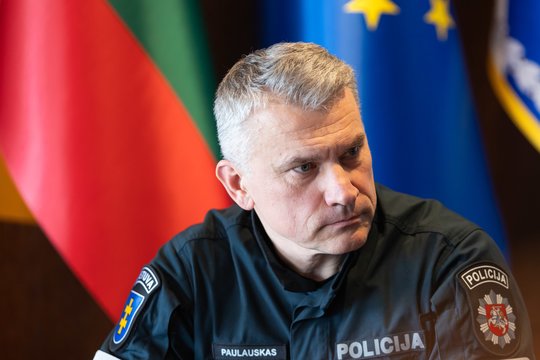 Gaudynės, susišaudymas ir įtariamojo žūtis: ieškotas už dvigubą žmogžudystę, automobilyje rasta sprogmenų