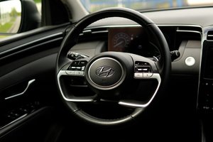 Ekspertai išbandė 10 hibridinių automobilių ir išrinko geriausią modelį