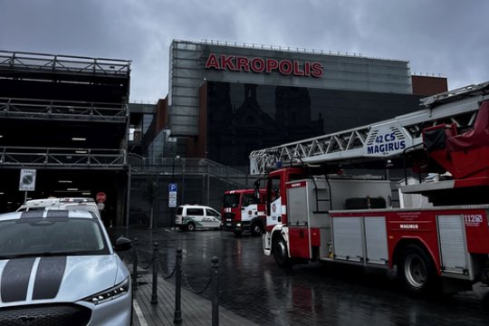 Kauno „Akropolį“ buvo apsupę ugniagesiai – paaiškėjo priežastis