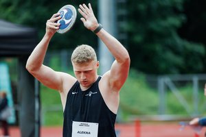 Septynis varžovus Vilniuje su „jauduliuku“ įveikęs Mykolas Alekna davė pažadą dėl tėčio rekordo