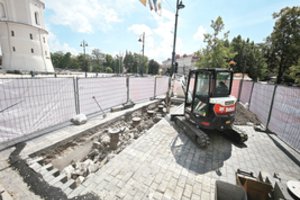 Nesibaigiantis stulpelių remontas vilniečius varo iš proto: skaičiuoja tūkstantinę žalą