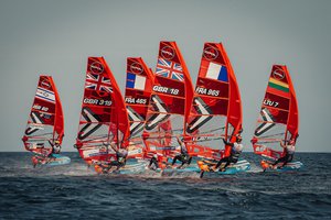 Lietuvos olimpiečiai baigė kovą iQFOiL pasaulio burlenčių čempionate geriausiu R. Jasiūno karjeros rezultatu