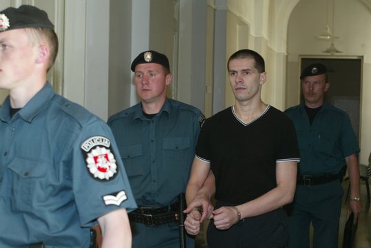 Tėvažudys nematė skirtumo tarp gyvenimo ir mirties: „Tėvai duodavo pinigų, bet jų niekada neužtenka“