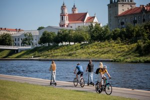 Po lietingos savaitės – saulėtas ir šiltas savaitgalis: gražiu oru ilgai nesidžiaugsime