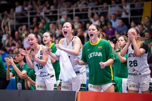 Neklumpančios Lietuvos aštuoniolikmetės žengė į Europos čempionato pusfinalį