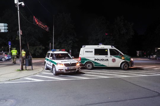 Zarasuose siautėjęs jaunuolis išdaužė policijos pareigūnų automobilio langus