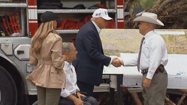 D. Trumpo vizitas Teksase: apžiūrėjo potvynių nuniokotas teritorijas