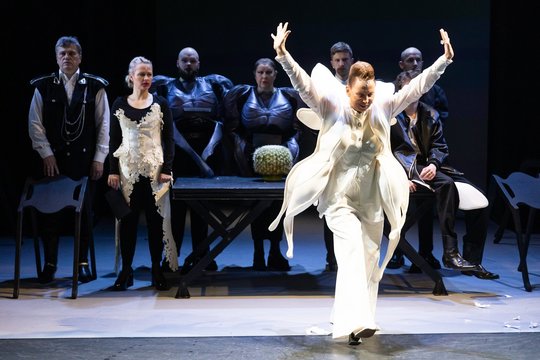 Scenografija veržiasi už teatro sienų
