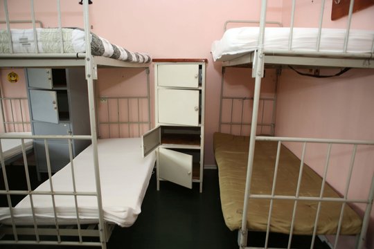 Švelniais kalėjimais garsėjanti Švedija suka kitu keliu – svarsto nuomotis kameras Estijoje