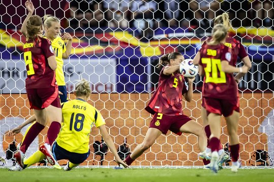 Europos moterų futbolo čempionate – dar dvi ketvirtfinalio dalyvės