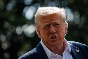 D. Trumpas ragina savo rėmėjus liautis puolus jo administraciją dėl J. Epsteino dokumentų