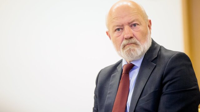 E. Gentvilas tikina – G. Nausėdai palanku turėti pažeidžiamą premjerą: atsakė, kur išlošia