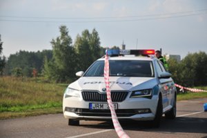 Automagistralėje ties Kaunu po susidūrimo su automobiliu nukentėjo motociklo vairuotojas
