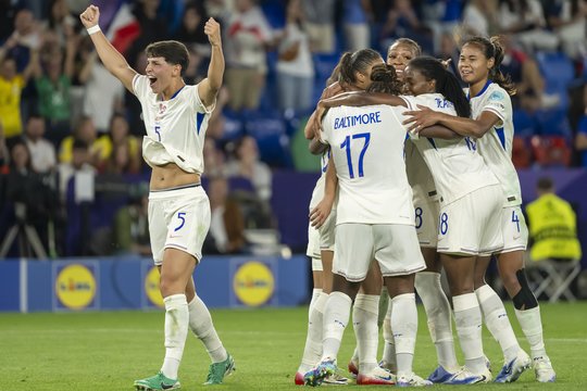 Europos moterų futbolo čempionate prancūzės per 6 minutes pelnė 3 įvarčius, tapo aiškios ketvirtfinalio poros