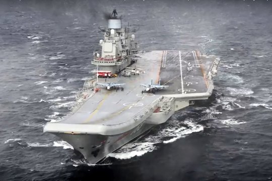 Rusijos žiniasklaida: svarstoma galutinai atsisakyti liūdnai pagarsėjusio lėktuvnešio