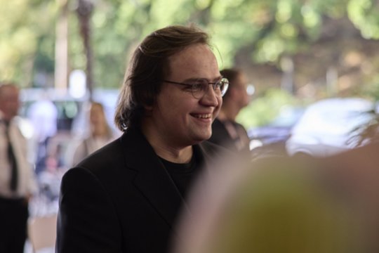 Karlovi Varų kino festivalyje V. Katkus už filmą „Svečias“ pelnė geriausio režisieriaus apdovanojimą