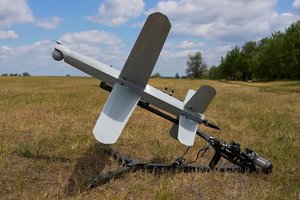 Ukrainiečiai pradeda naudoti naujus žvalgybinius ir smogiamuosius dronus – štai kokie jų privalumai