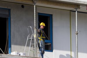 „Sužinojau, kad kolegos gauna 200 eurų daugiau“: ką tokiu atveju daryti ir kokie pokyčiai dėl algų laukia