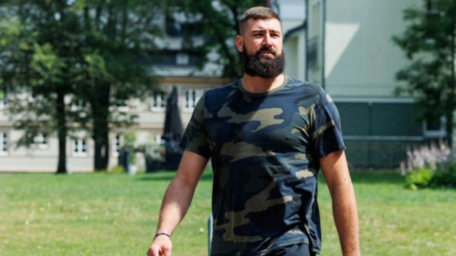 Į Druskininkus J. Valančiūnas atvyko išsišiepęs iki ausų: užfiksavo pirmąsias akimirkas