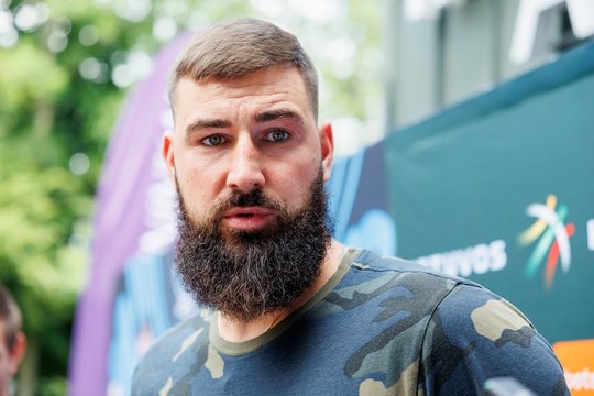 J. Valančiūnas išsisukinėja nuo klausimo dėl „Denver Nuggets“: apie rinktinę pašnekėkime geriau