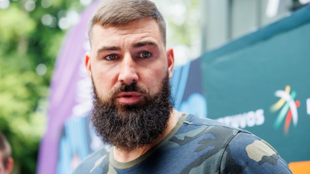 J. Valančiūnas išsisukinėja nuo klausimo dėl „Denver Nuggets“: apie rinktinę pašnekėkime geriau