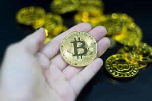 Tokių skaičių dar nėra buvę: užfiksuota rekordinė bitkoino kaina