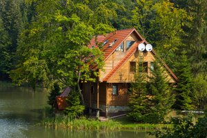 Viešnagė prie ežero virto siaubu: poilsiautojus pribloškė, ką nutylėjo sodybos šeimininkas