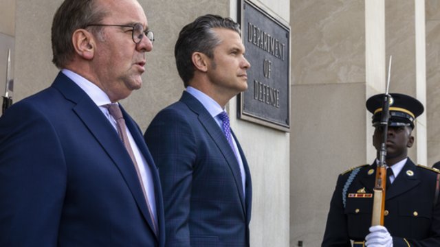 B. Pistoriuso žinia Ukrainai: Vokietija finansuos „Patriot“ sistemų pristatymą