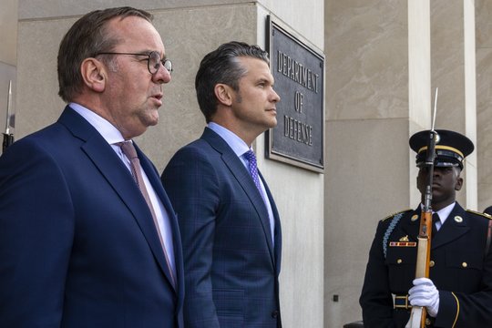 B. Pistoriuso žinia Ukrainai: Vokietija finansuos „Patriot“ sistemų pristatymą