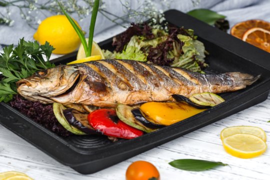 Vidurvasarį pats metas kurti grilį – ši žuvis nustebins puikiu skoniu, o besirūpinančius sveikata – ir savo nauda