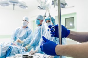 Mergaitė į ligoninę paguldyta dėl tinstančios galvos: radinys kaukolėje pašiurpino net gydytojus