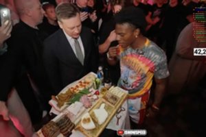 Pasaulinė žvaigždė „IShowSpeed“ – Vilniuje: su V. Benkunsku ragavo tradicinių patiekalų