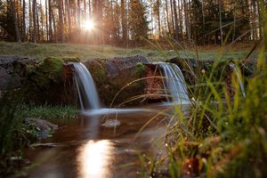 Piknikas sveikiau gražiausiuose Lietuvos kampeliuose: kokias vietas rinktis ir kokiais užkandžiais pasirūpinti?
