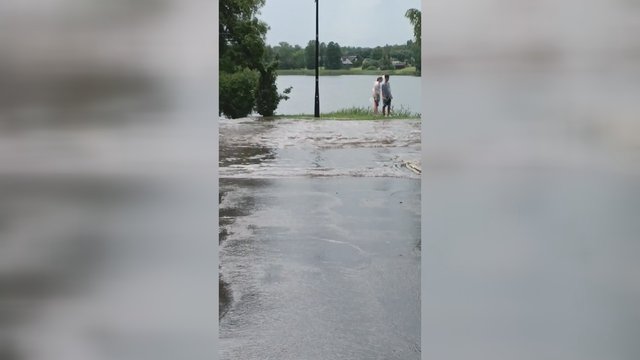 Lietuva nespėja atsikvėpti nuo liūčių: užfiksavo skęstančius Trakus