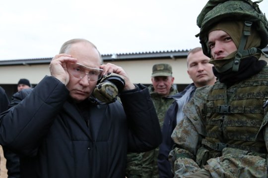 V. Putinas ir toliau nusiteikęs karingai: kaip Kremlius reagavo į D. Trumpo ultimatumą