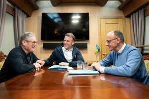 Pažadas ginti viena kitą ir milijardai investicijų: tarp Londono ir Berlyno – istorinė gynybos sutartis