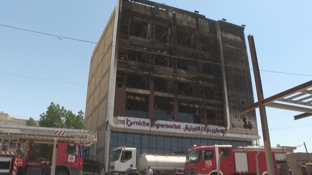 Tragiškas gaisras Irako prekybos centre nusinešė 61 gyvybę: dalis užduso tualetuose, rasti ir apanglėję kūnai
