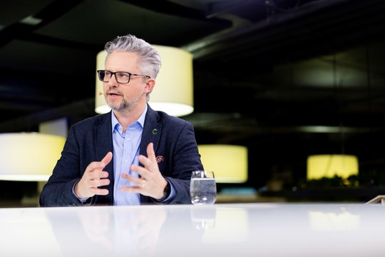 Nors žiniasklaidos įtakos kritimas sustojo, prisitaikyti sunku: „Valstybė turi prisidėti“