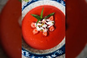 Braškių šaltsriubė: soti, atgaivinanti ir nepaprastai skani