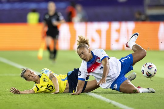11 metrų trilerį laimėjusios anglės iš Europos čempionato išprašė švedes