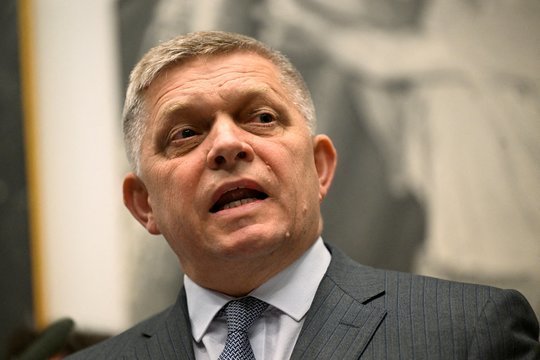 EK garantavus paramą Slovakijai – R. Fico nusileido: šalis pritarė 18-ajam sankcijų Rusijai paketui