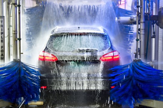 Ekspertai ragina vasarą neplauti automobilio: paaiškino priežastis