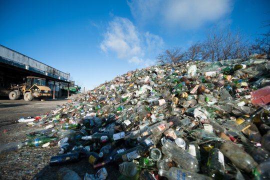 Greitai prasisukti nepavyko: Lietuvoje puoselėjo didelius planus, tačiau galiausiai paliko tik kalnus atliekų