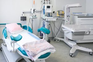 Košmaras Lenkijoje: medikai atsisakė atlikti moterį išgelbėti galėjusį abortą – pacientė mirė