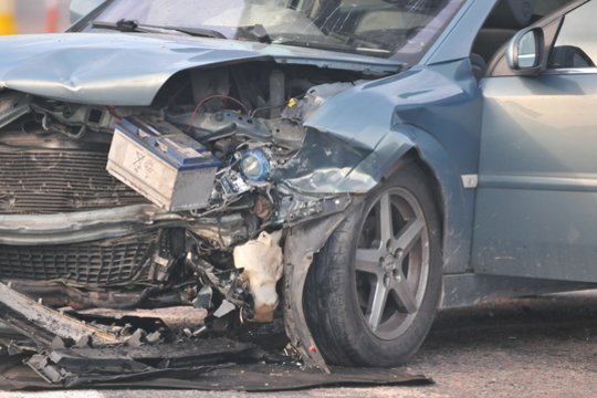 Per automobilių susidūrimą Marijampolėje nukentėjo suaugęs vyras ir du vaikai