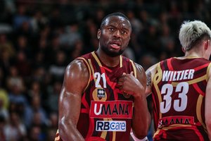 Europos taurėje nesustabdomai rungtyniavęs aukštaūgis keliasi į Dubajaus komandą